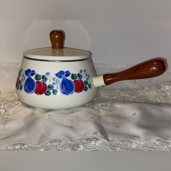 3/55$ Cottage core Vintage 1970s Enamelware Pot with‎ wood handles - Picture 13 of 16